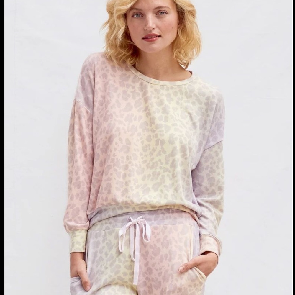 Sundry Pink Leopard Cozy Soft Crewneck Sweater Size Small